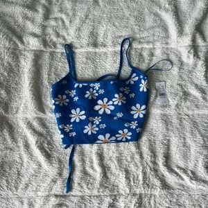 NWT Women’s Stitched Blue PacSun Crop with White and Yellow Daisy’s Size Medium
